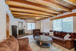 Smart TV, fireplace, DVD player, books