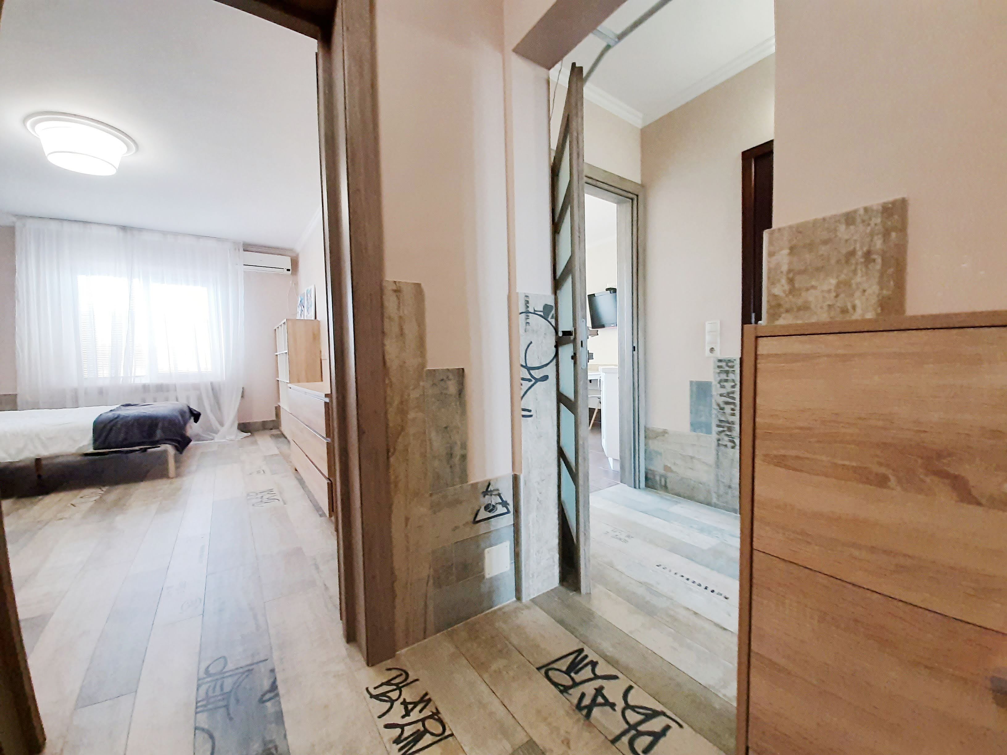 1 多间卧室、熨斗/熨衣板、WiFi、床单