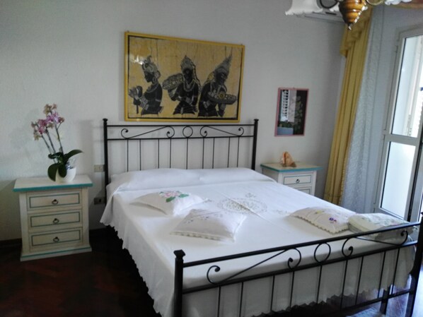 Premium bedding, blackout curtains, free WiFi, bed sheets