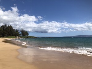 Beach nearby, sun-loungers, beach towels