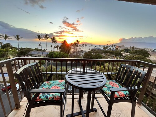 Incredible Top Floor Amazing Ocean Views and your own Assigned Parking space.