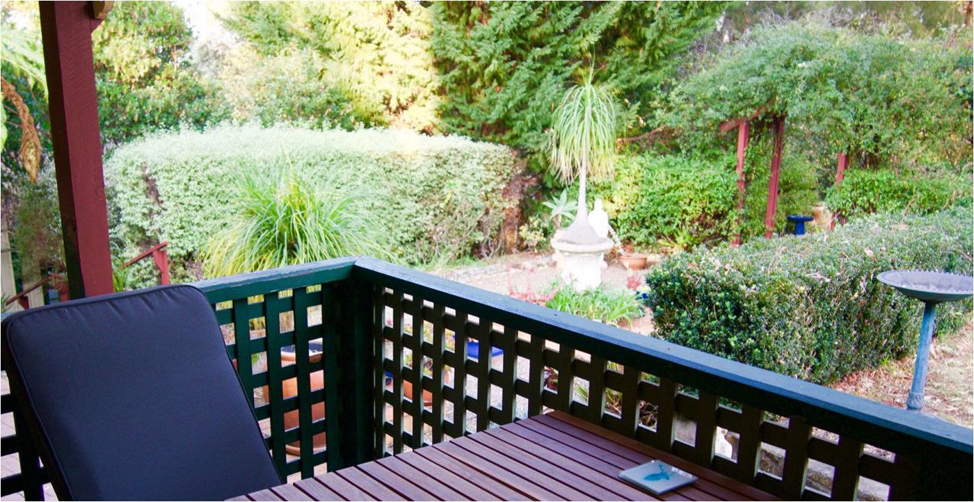 Deluxe Room, 1 King Bed, Connecting Rooms, Courtyard Area | Terrace/patio