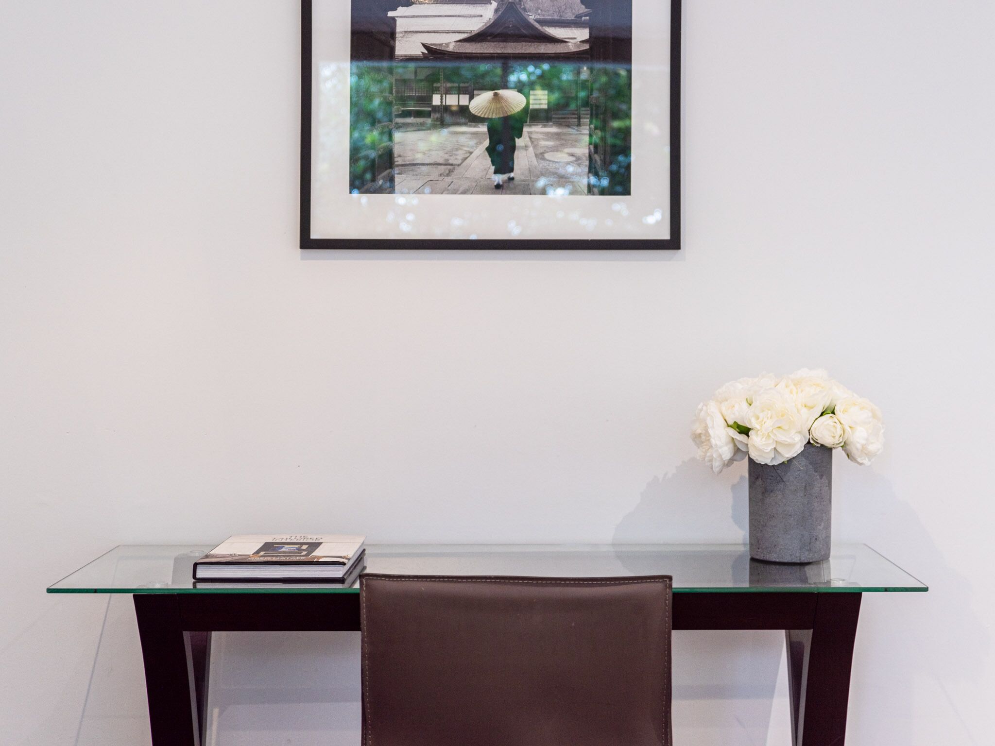 Modern apartment with Large Courtyard — image 8