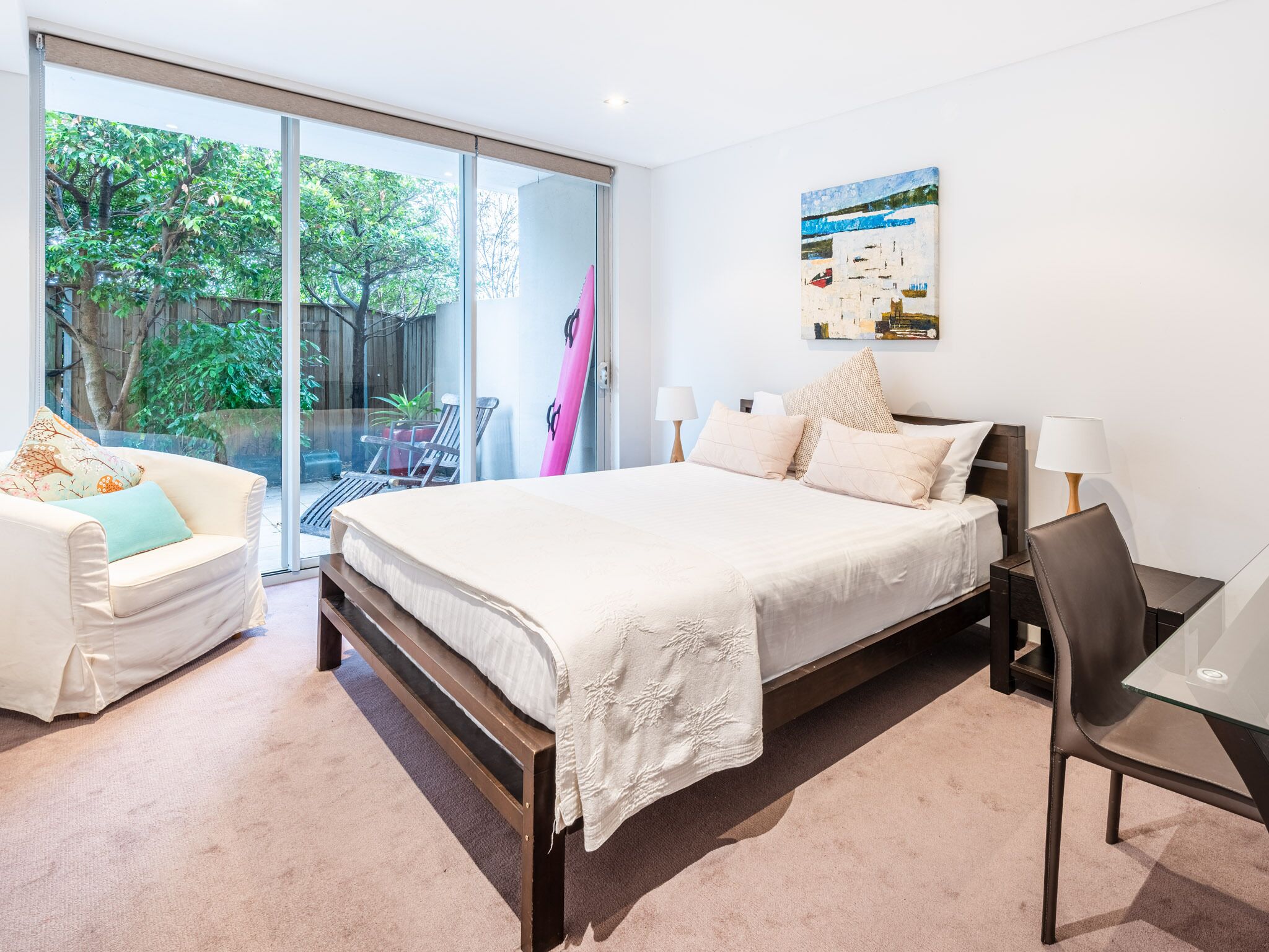 Modern apartment with Large Courtyard — image 7