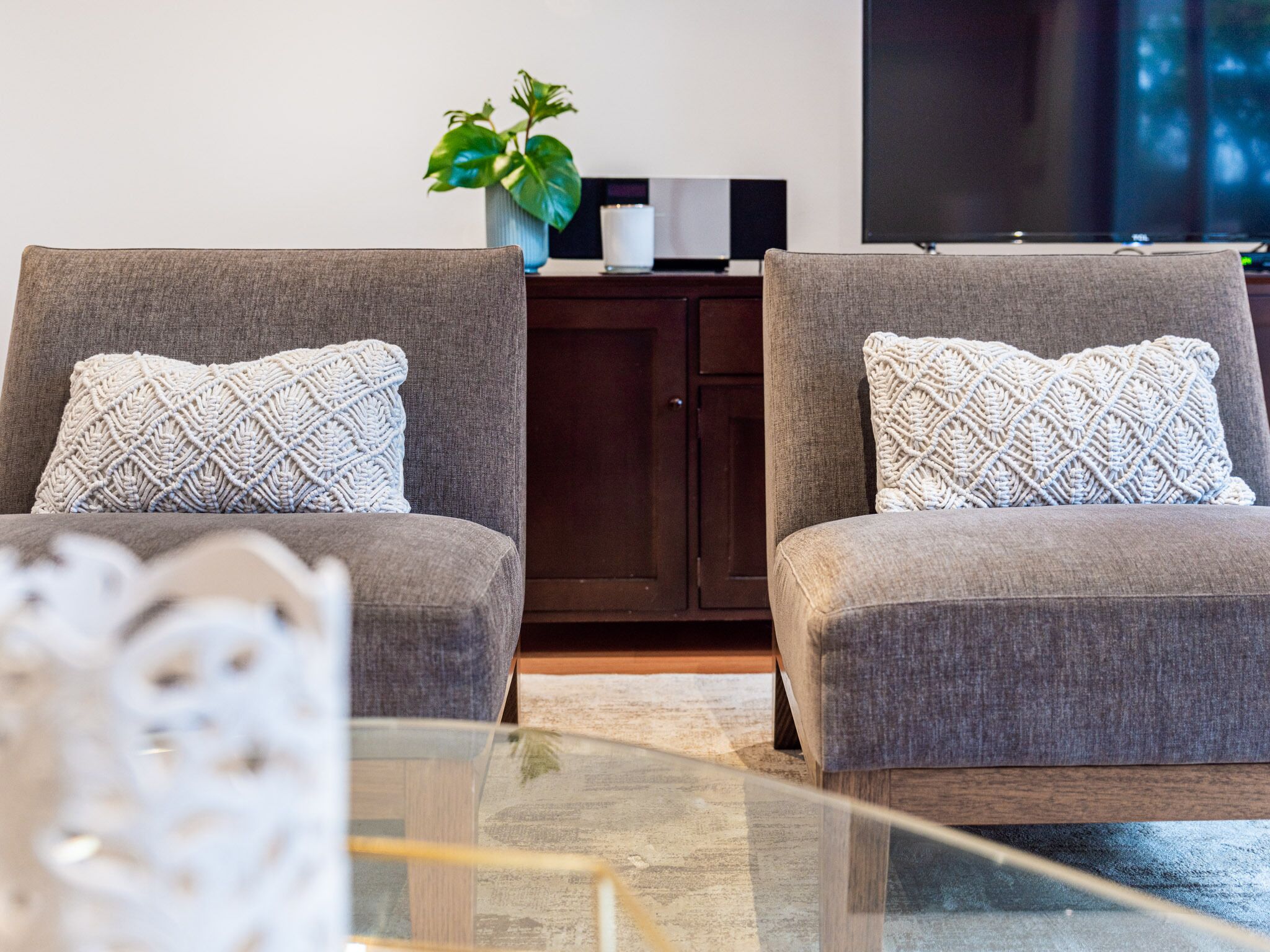 Modern apartment with Large Courtyard — image 14