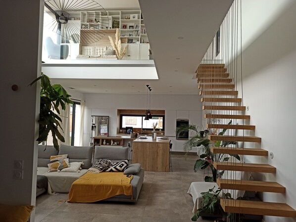 المنشأة من الداخل