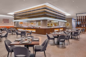 Breakfast and lunch served, local and international cuisine