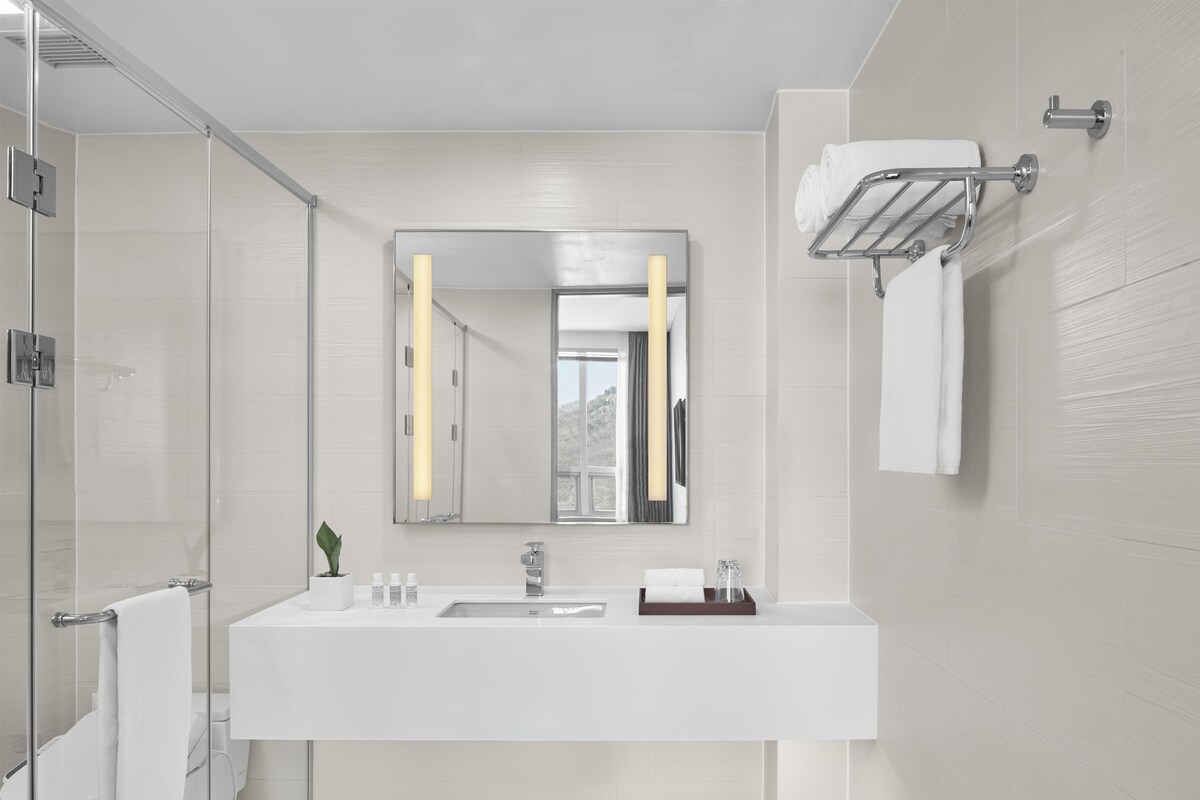 Junior Suite (Avani) | In-room safe, desk, blackout drapes, WiFi (free)