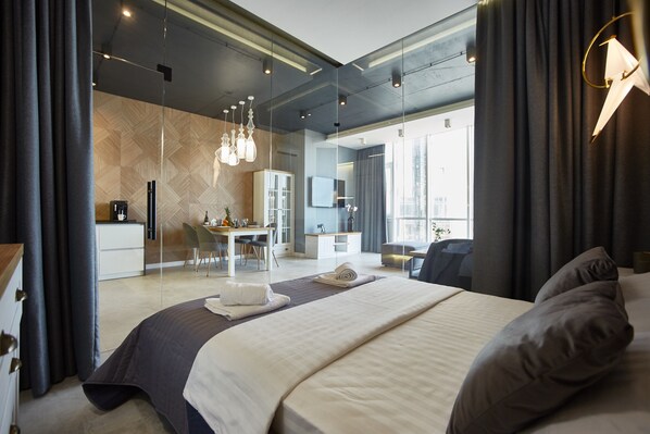 1 bedroom, iron/ironing board, WiFi, bed sheets - Gagarin Plaza Sea View Apartments (Prymorsk Raion)