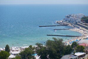 Beach nearby - Gagarin Plaza Sea View Apartments (Prymorsk Raion)