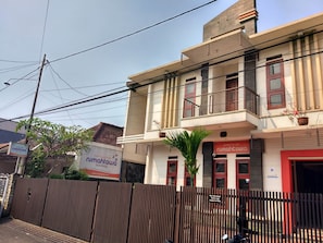 Mặt tiền nơi lưu trú