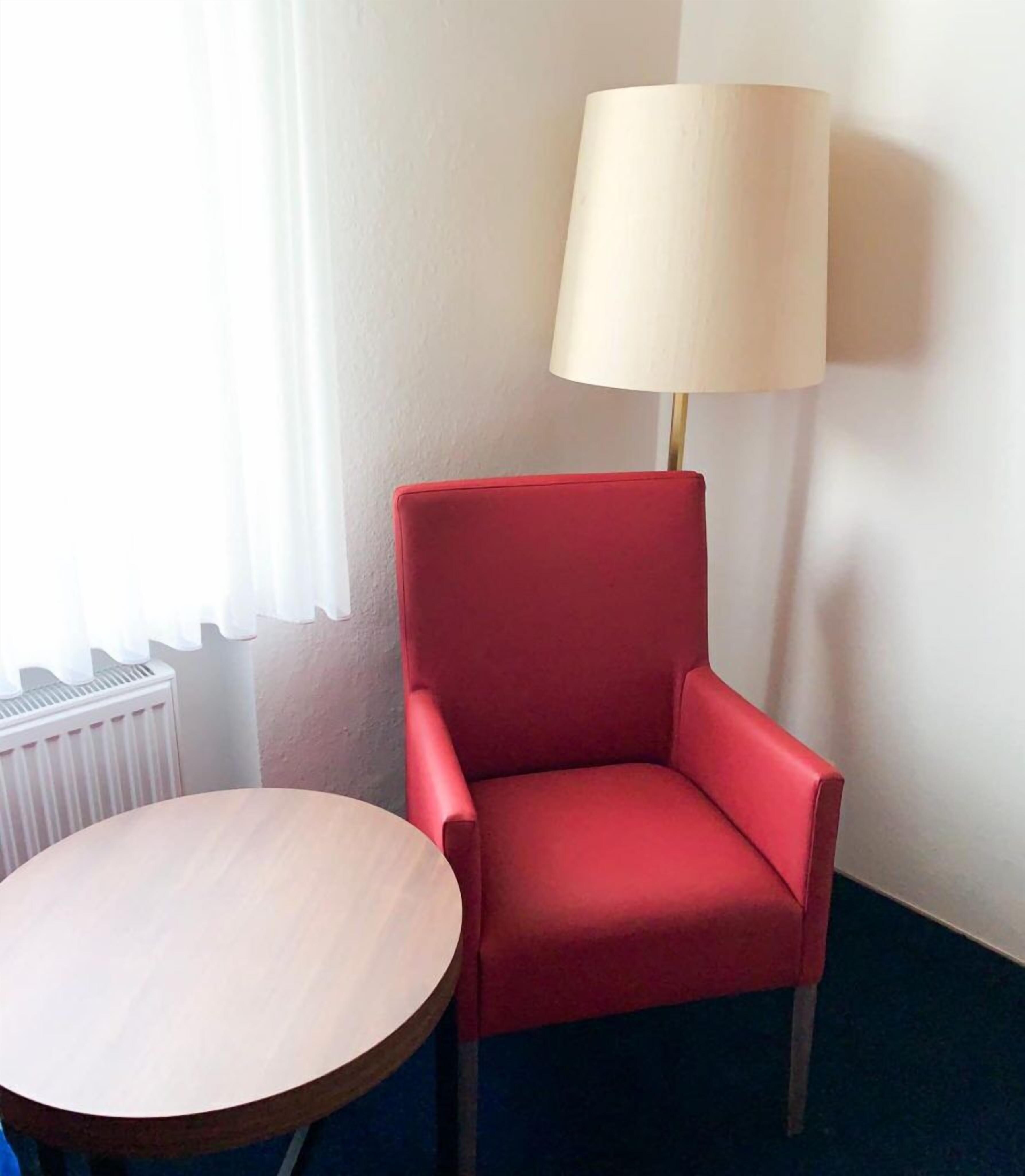 Single Room | Living area | Flat-screen TV