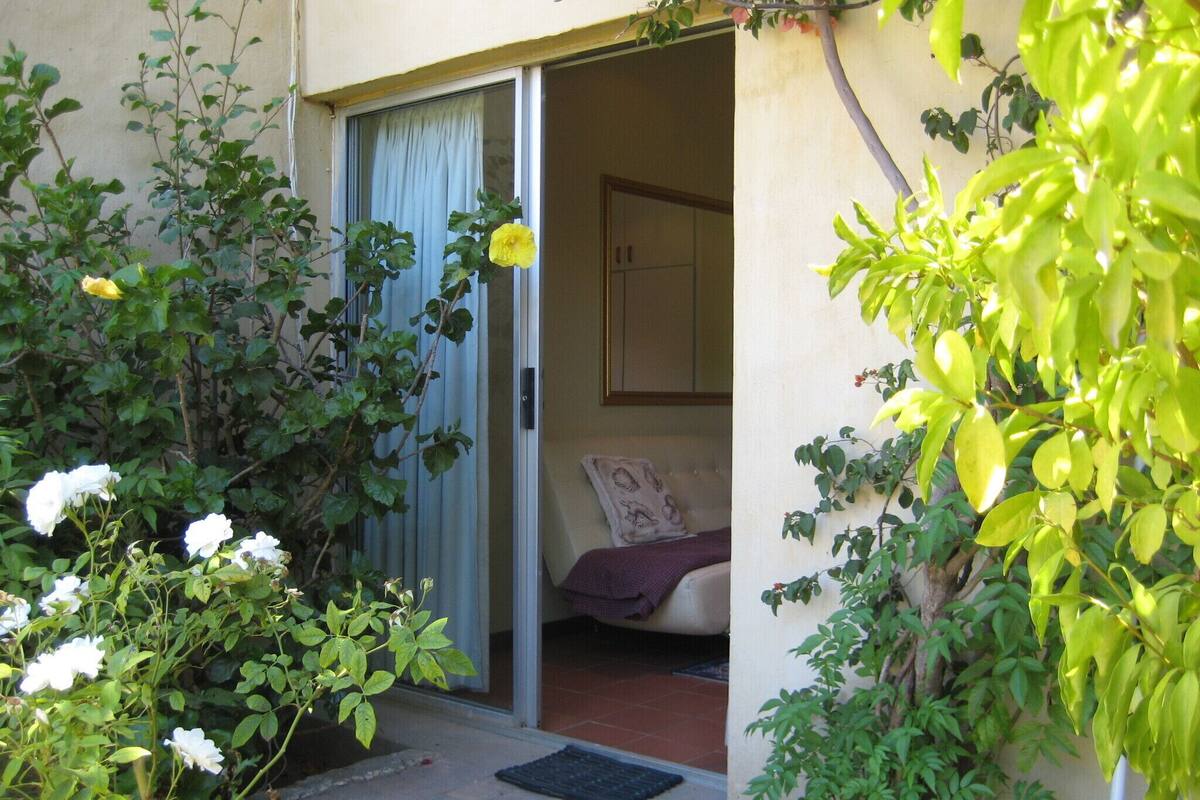 Kamar (Fountain) | Setrika/meja setrika, Wi-Fi gratis, dan seprai linen