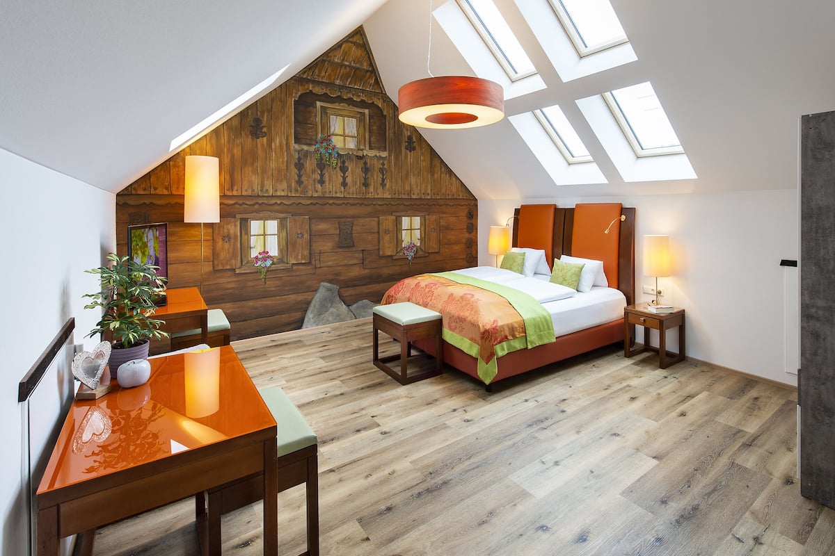 Penthouse | Hypo-allergenic bedding, soundproofing, free cribs/infant beds