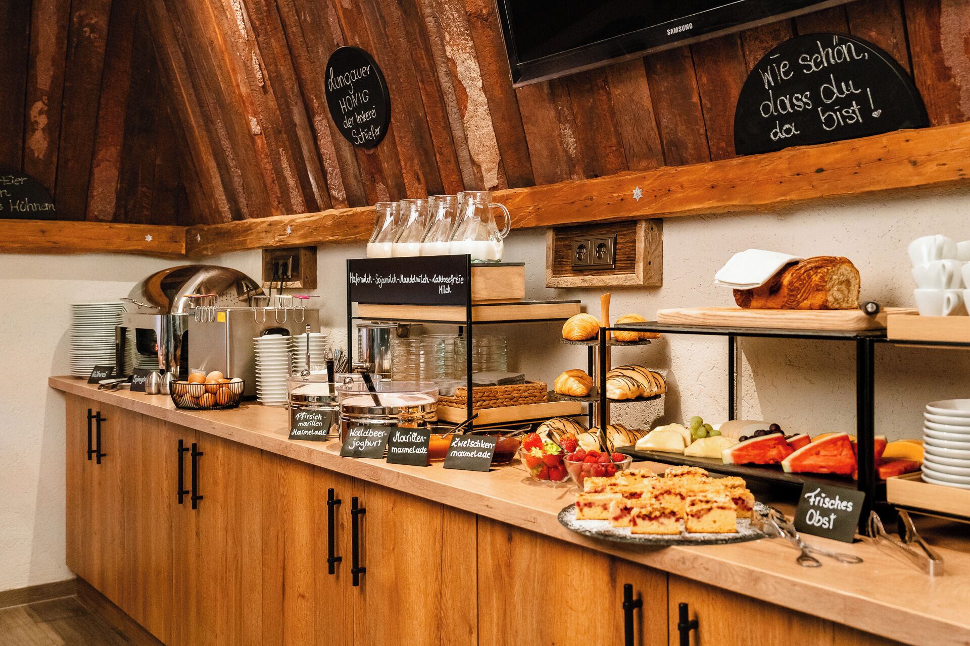 بوفيه فطور يوميًا مقابل رسوم