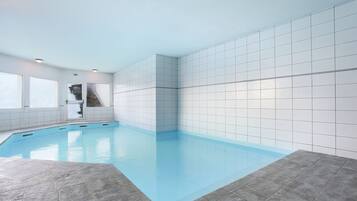 Indendørs pool
