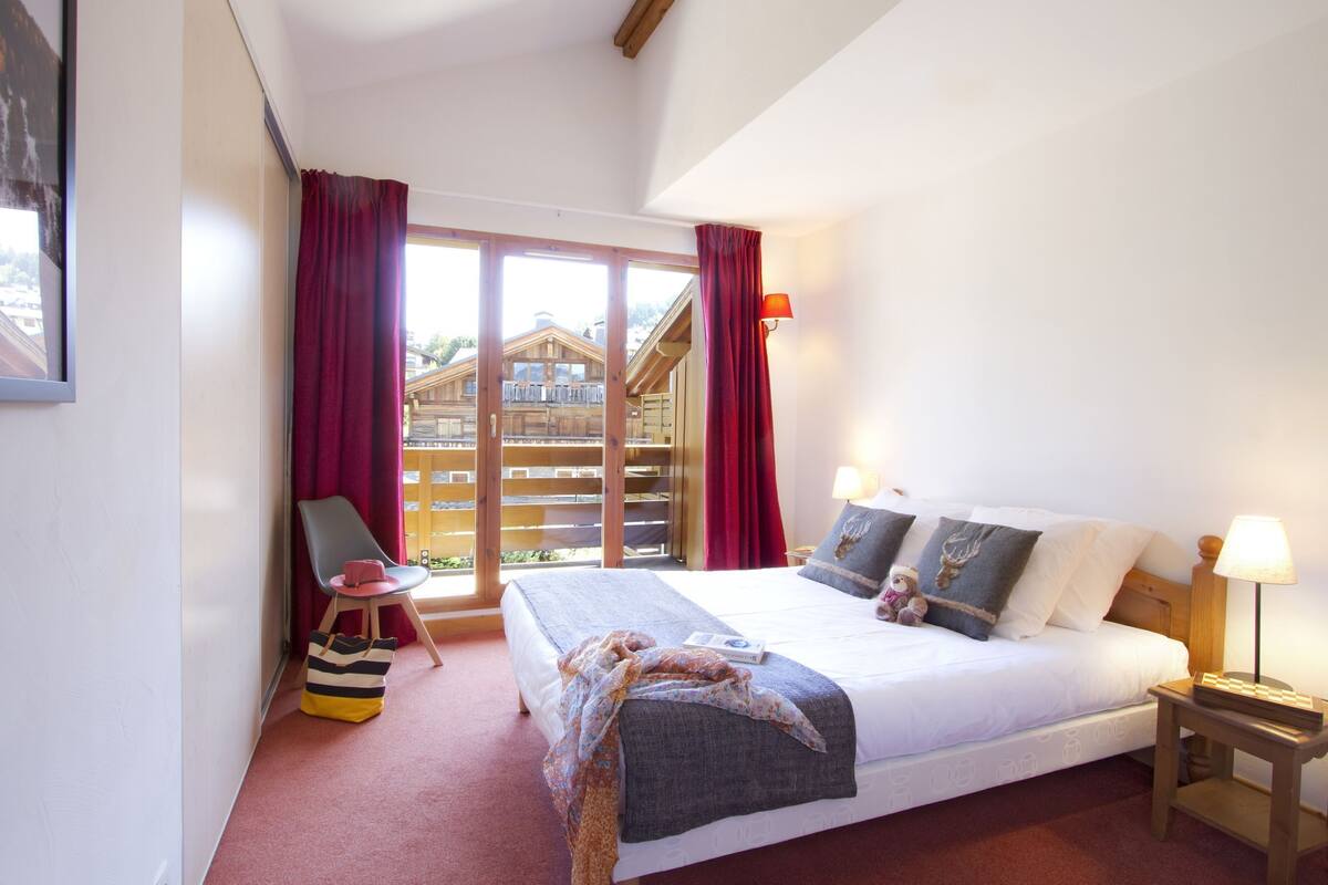 Soundproofing, cots/infant beds, WiFi, bed sheets