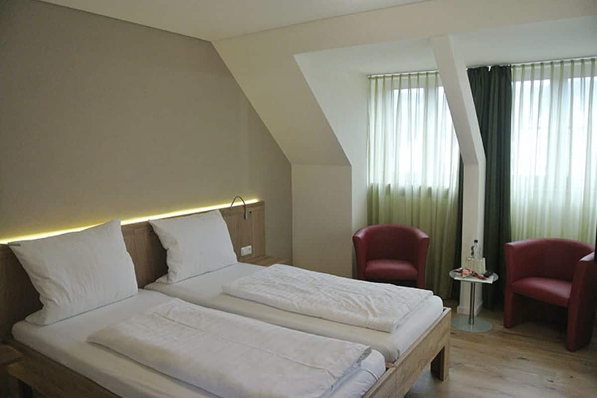 Habitación doble superior | Escritorio, sistema de insonorización, wifi gratis y ropa de cama