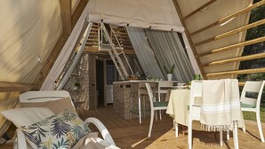 Luxe tent, 2 slaapkamers | Terras
