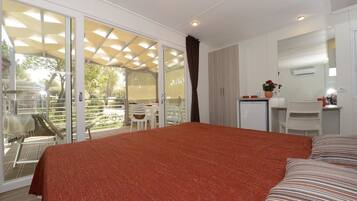 Mobile Home, 1 Bedroom (Onda) | Cribs/infant beds, WiFi, bed sheets