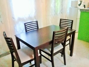 In-room dining - Golden Shell Residence (Trou d'Eau Douce)