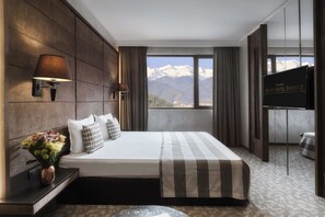 Doppelzimmer | Minibar, Zimmersafe, Verdunkelungsvorhänge, schallisolierte Zimmer