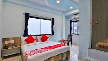 Deluxe Double Room, City View | 1 bedroom, in-room safe, desk, rollaway beds