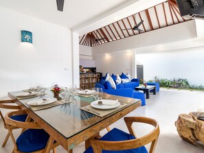 Family Villa (7 Bedrooms) | In-room dining