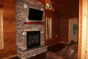 TV, fireplace, DVD player - On the Shawnee Wine Trail (Carbondale)