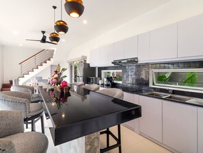 Private kitchenette - Villa Hiburan 1 by Villa Finder (Seminyak)