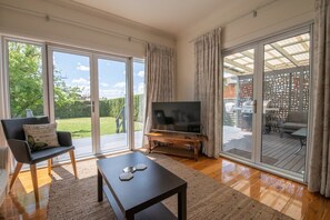 TV, Netflix, streaming services, offices