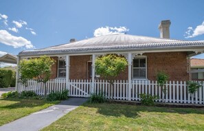 Exterior - Secret Cottage - Charming & Lovingly Restored (Orange)