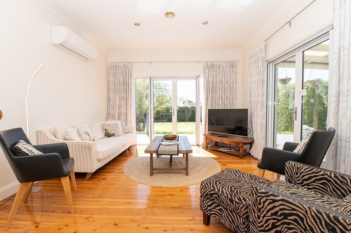 TV, Netflix, streaming services, offices