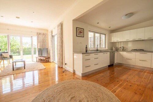 Secret Cottage - Charming & Lovingly Restored