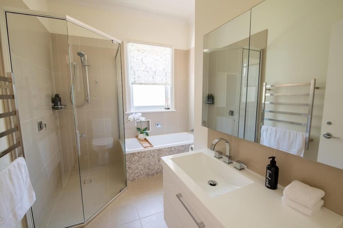 Bathtub, hair dryer, towels, shampoo