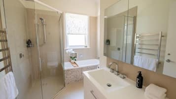 Bathtub, hair dryer, towels, shampoo