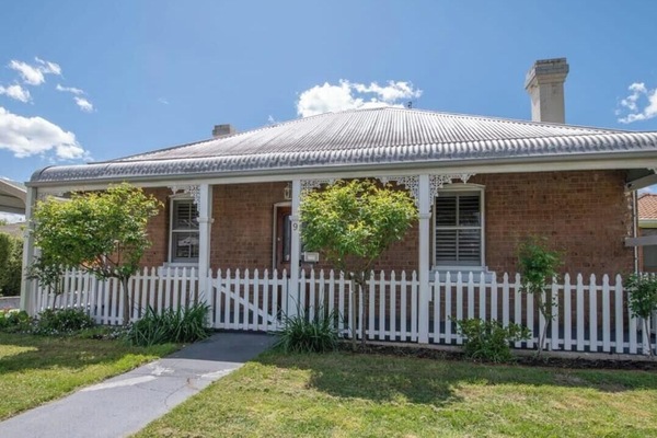 Secret Cottage | Charming & Lovingly Restored