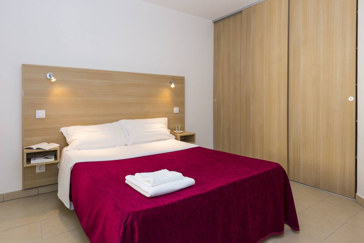 Chambres insonorisées, lits bébé (en supplément)