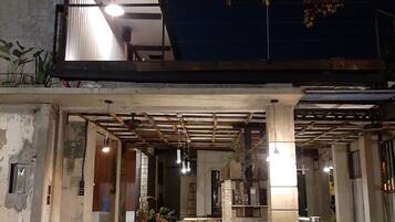 住宿內酒吧