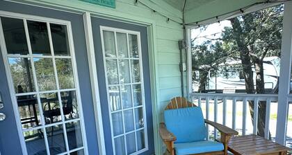 A Gnome Home: Convenient to Restaurants and Coffee Shops