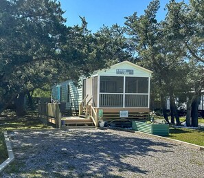 Exterior - A Gnome Home: Convenient to Restaurants and Coffee Shops (Ocracoke)