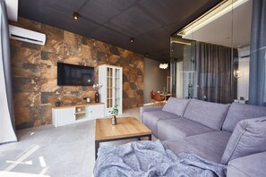 TV - Gagarin Plaza Sea View Apartments (Odessa)