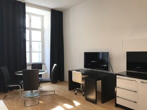 Apartamento luxo | Individualmente mobiliados, escrivaninha