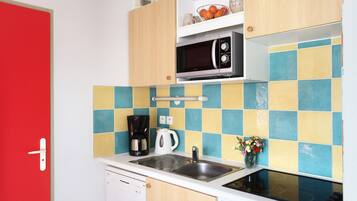 Refrigerador, microondas, parrilla de estufa y lavavajillas