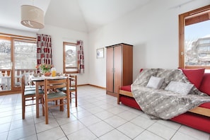 Apartment (6 People) | Soundproofing, cots/infant beds, free WiFi