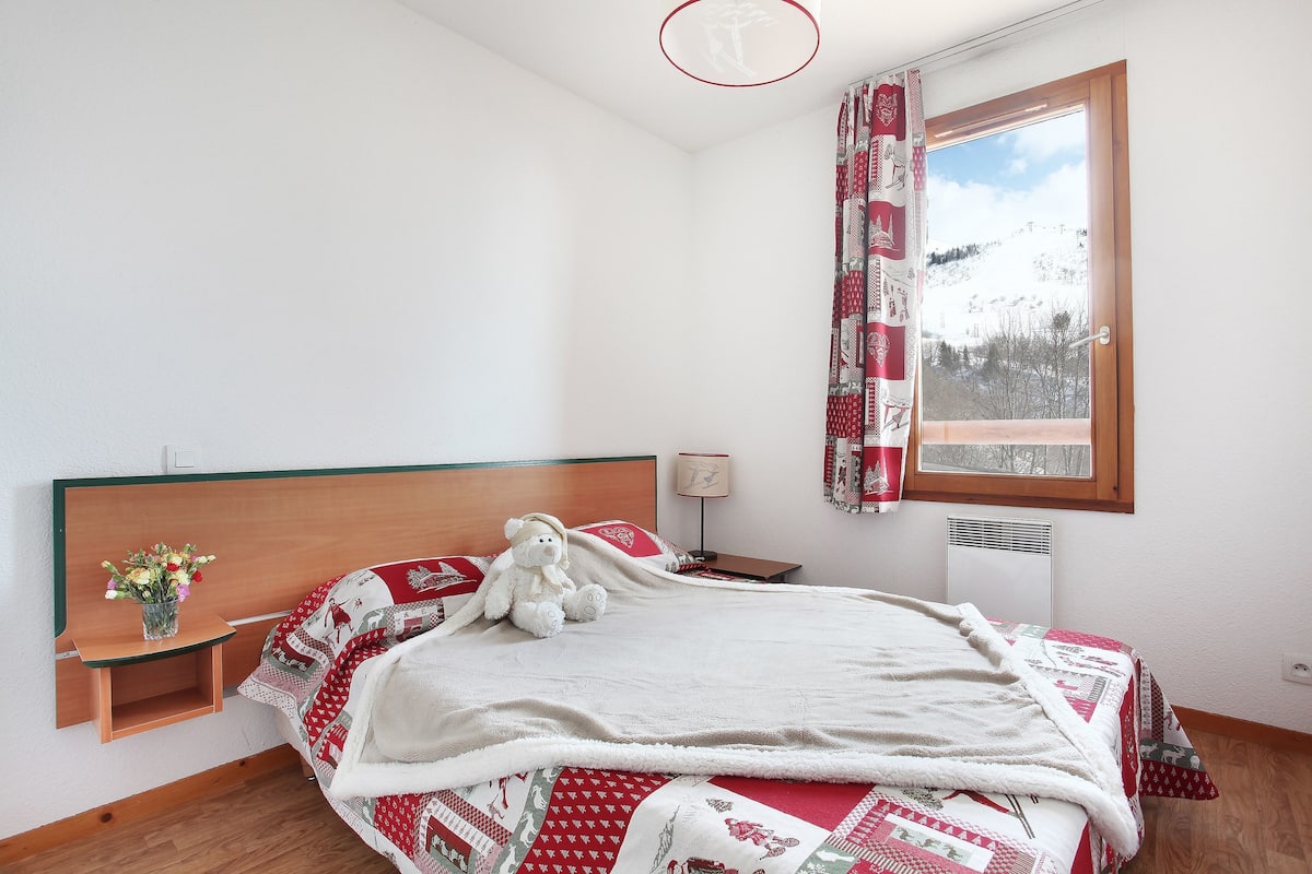 Soundproofing, cribs/infant beds, free WiFi