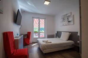 舒適雙人房 | 2 間臥室、獨特裝潢、布置獨特、書桌