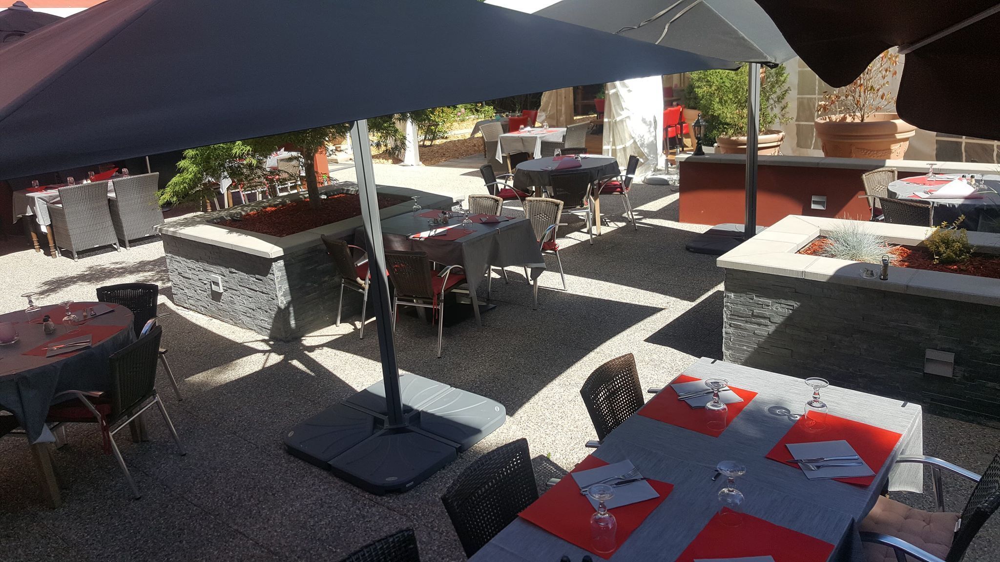 lunch and dinner served, regional cuisine