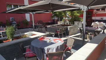 Lunch and dinner served, Regional cuisine