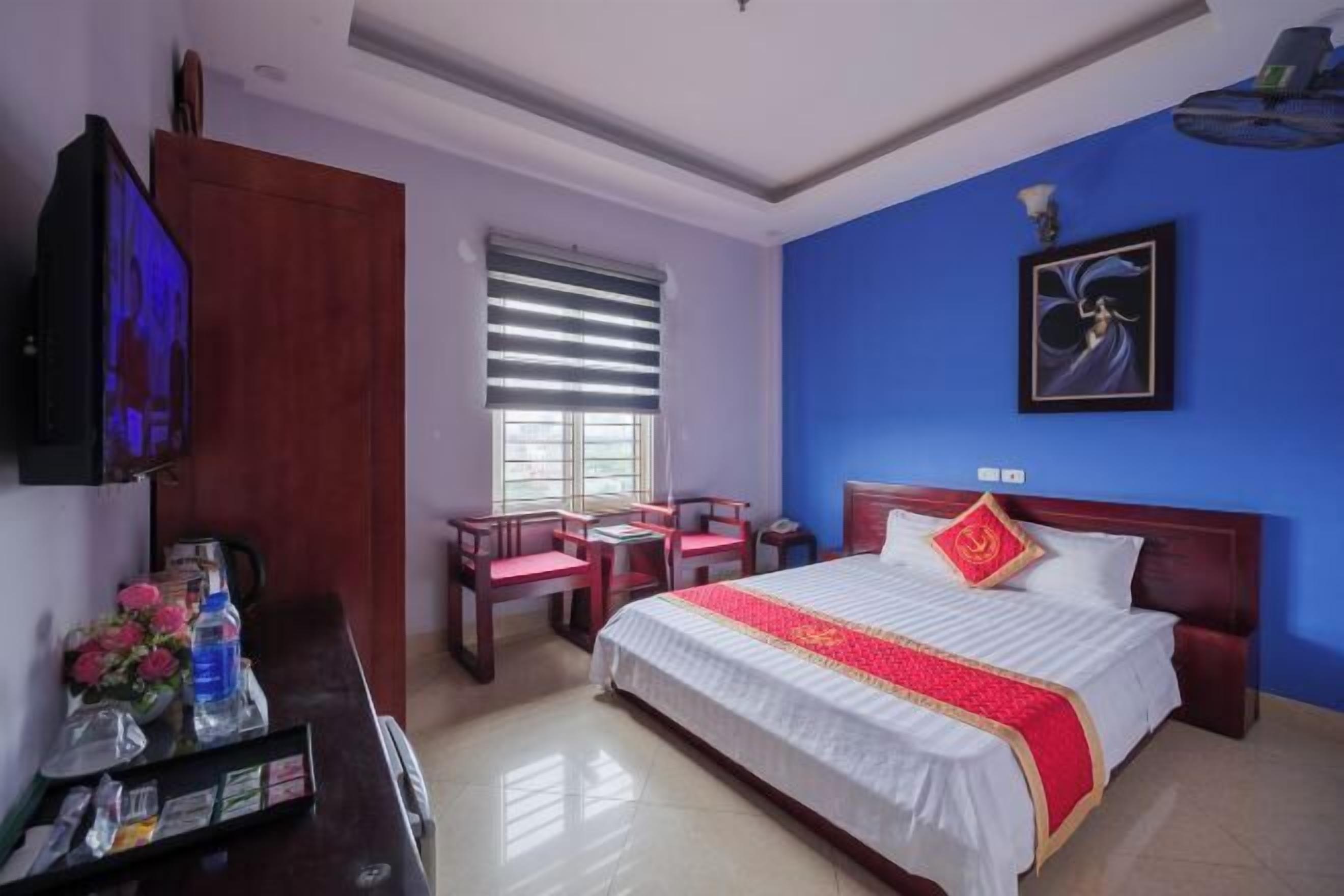 Minibar, desk, free WiFi, alarm clocks